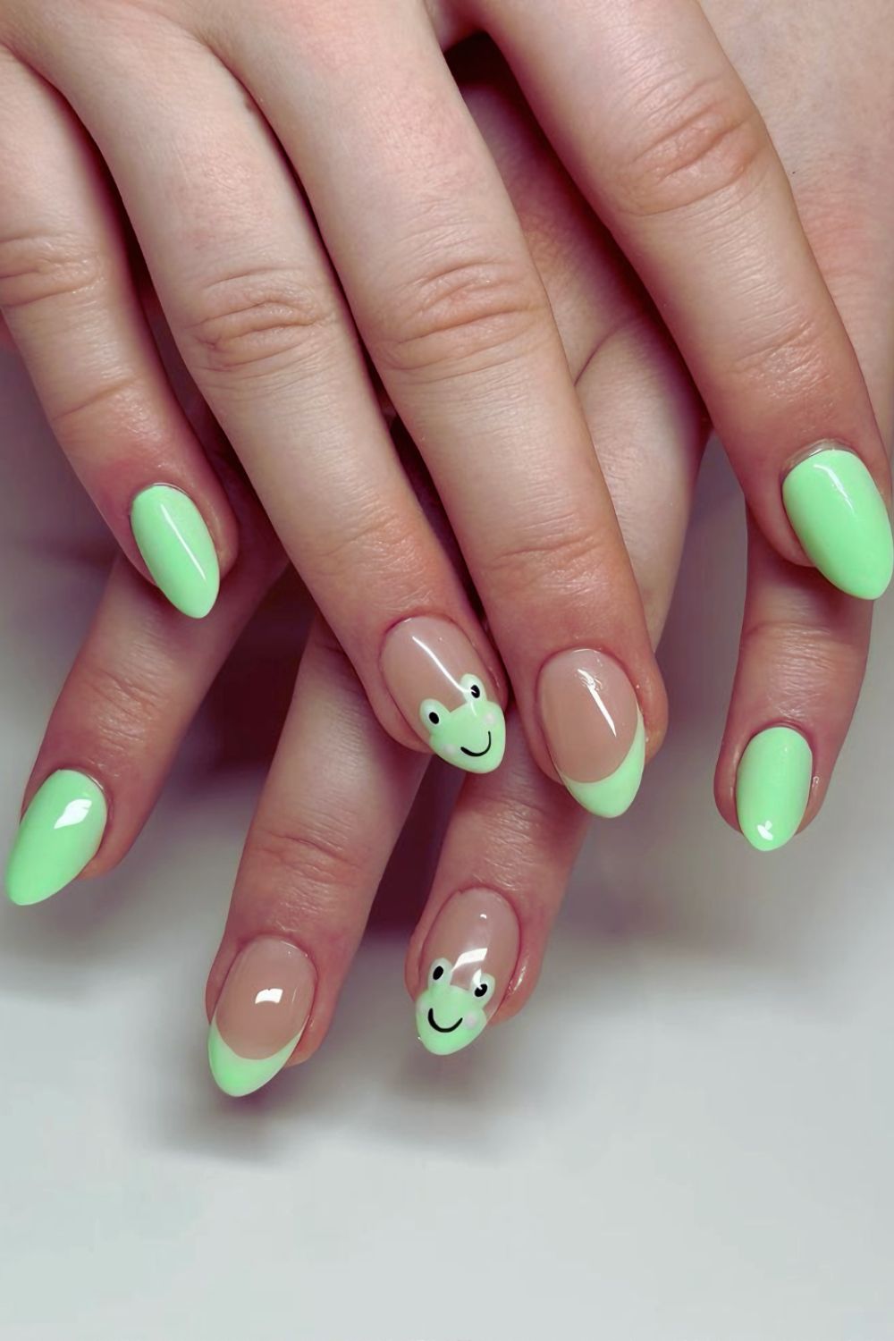 Froggy french tips