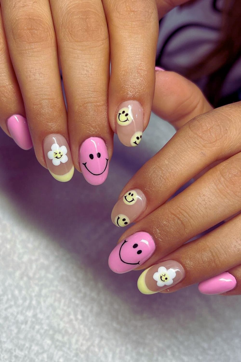 Nails with daisies and smiley faces