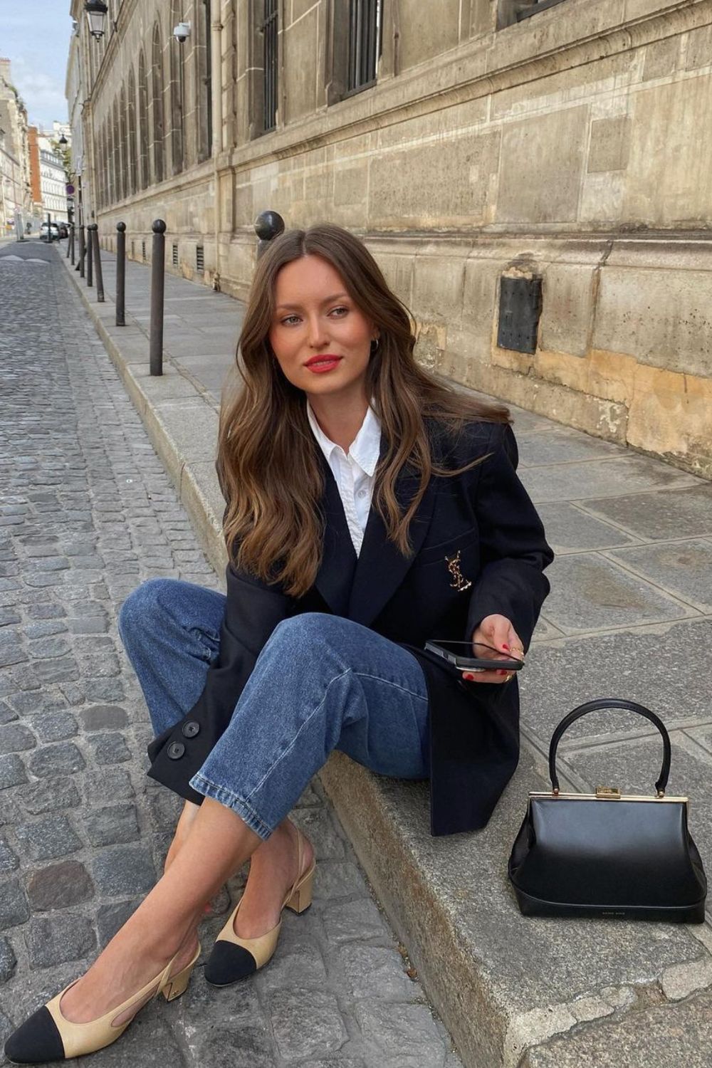 Parisian style jeans outfit