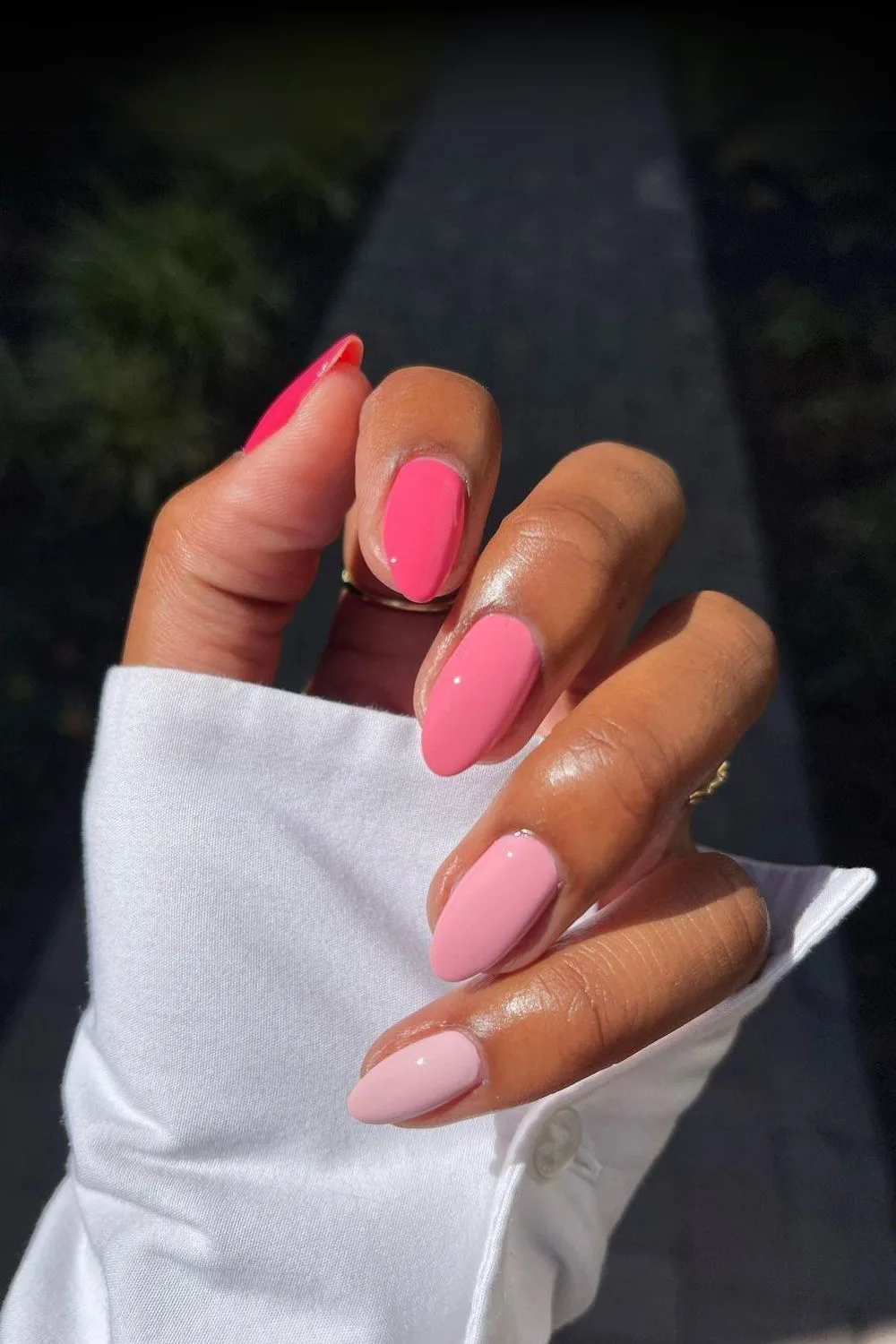 Skittle mani in different pink shades