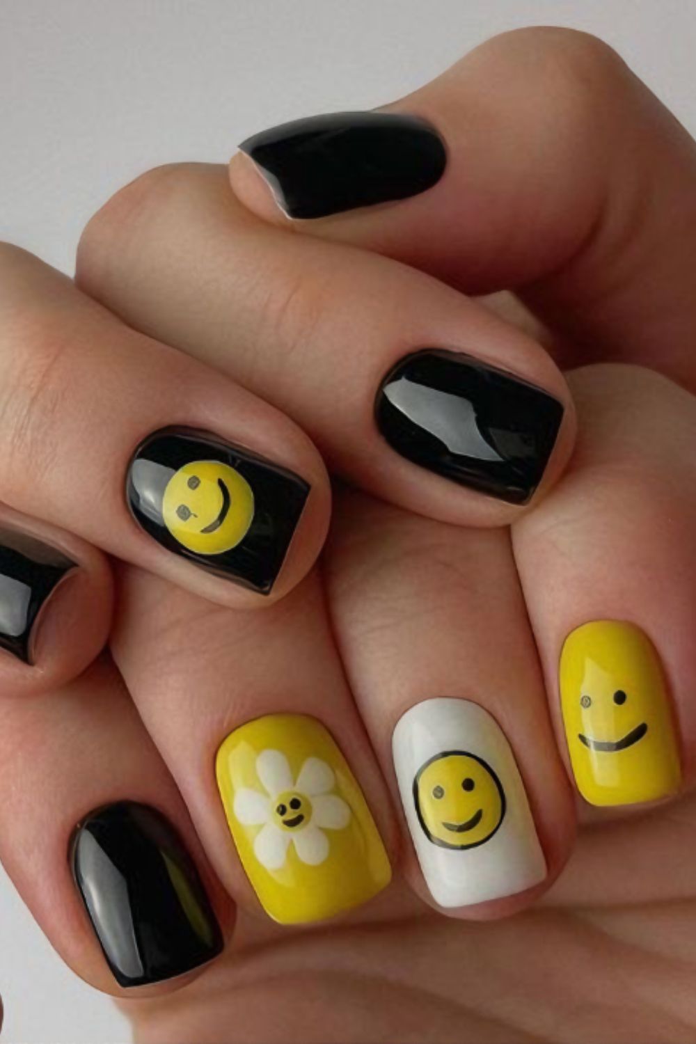 Smiley punk nails