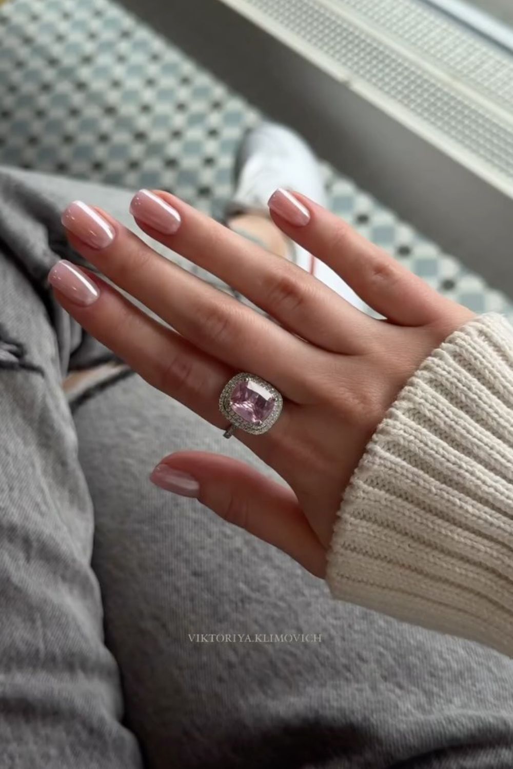 Soft pink chrome-effect manicure