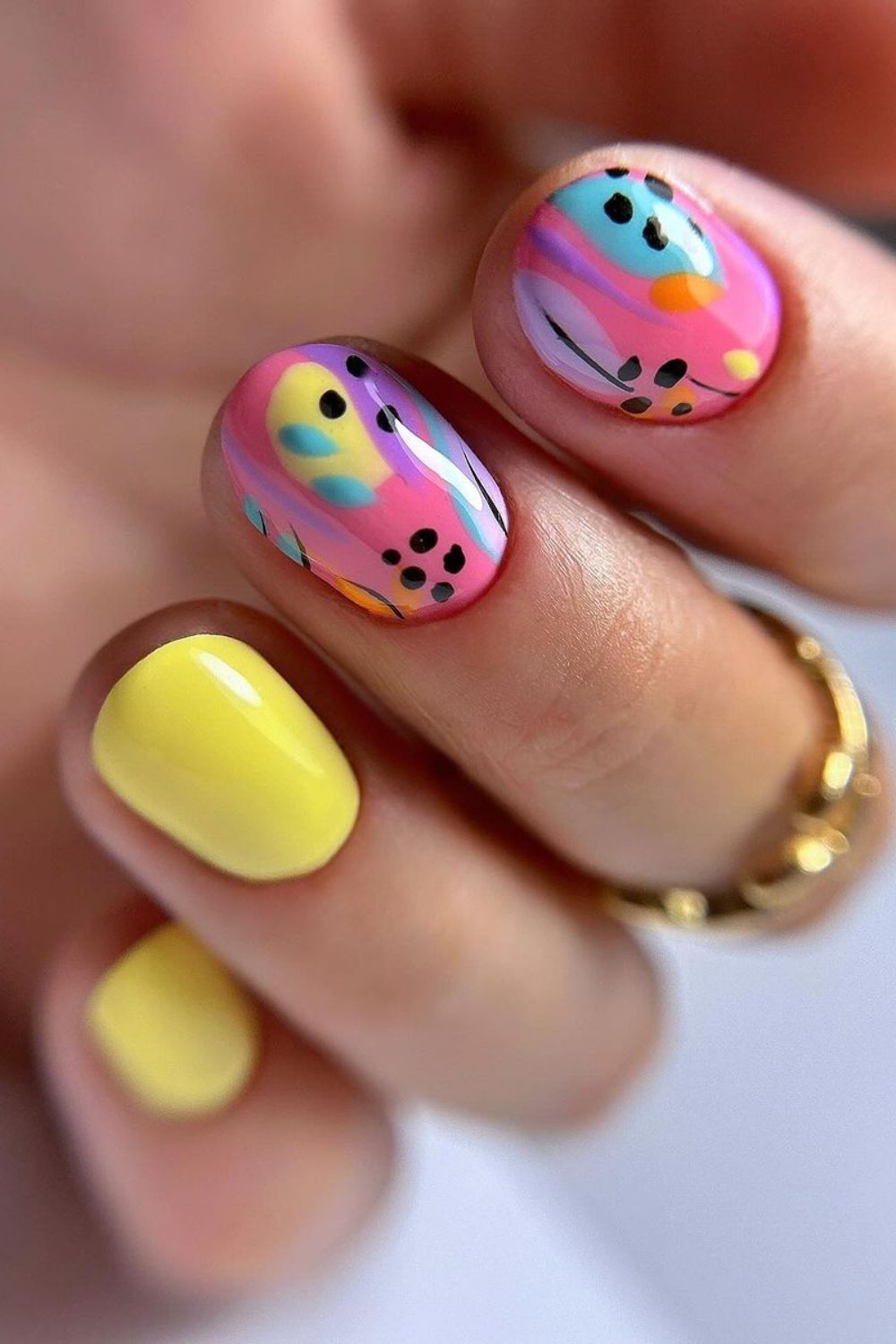 Sunshine yellow nails wih colorful doodles