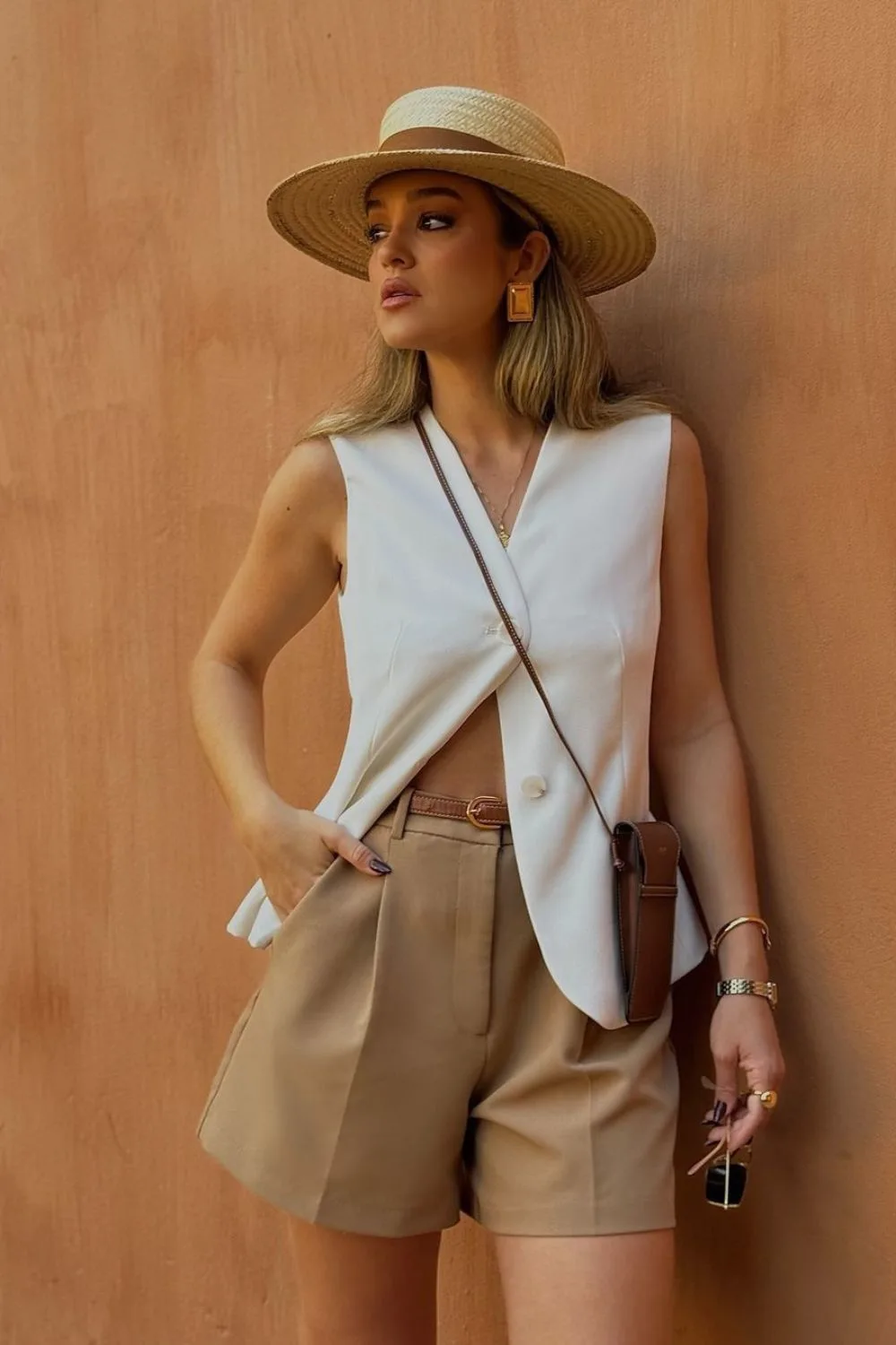 Beige shorts and vest