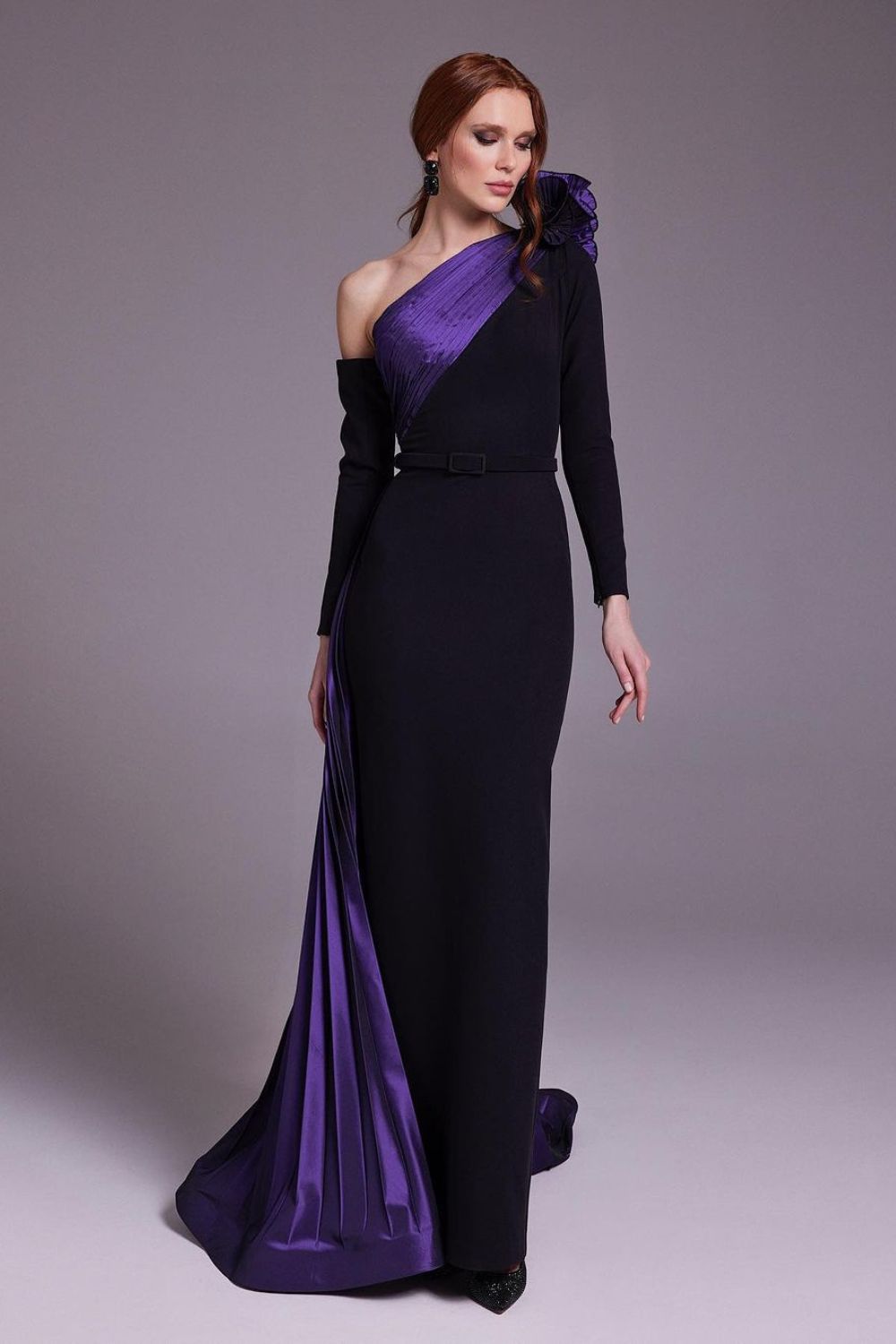 Black and purple one-shoulder gown