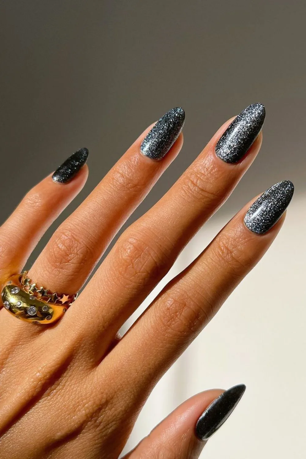 Black velvet nails