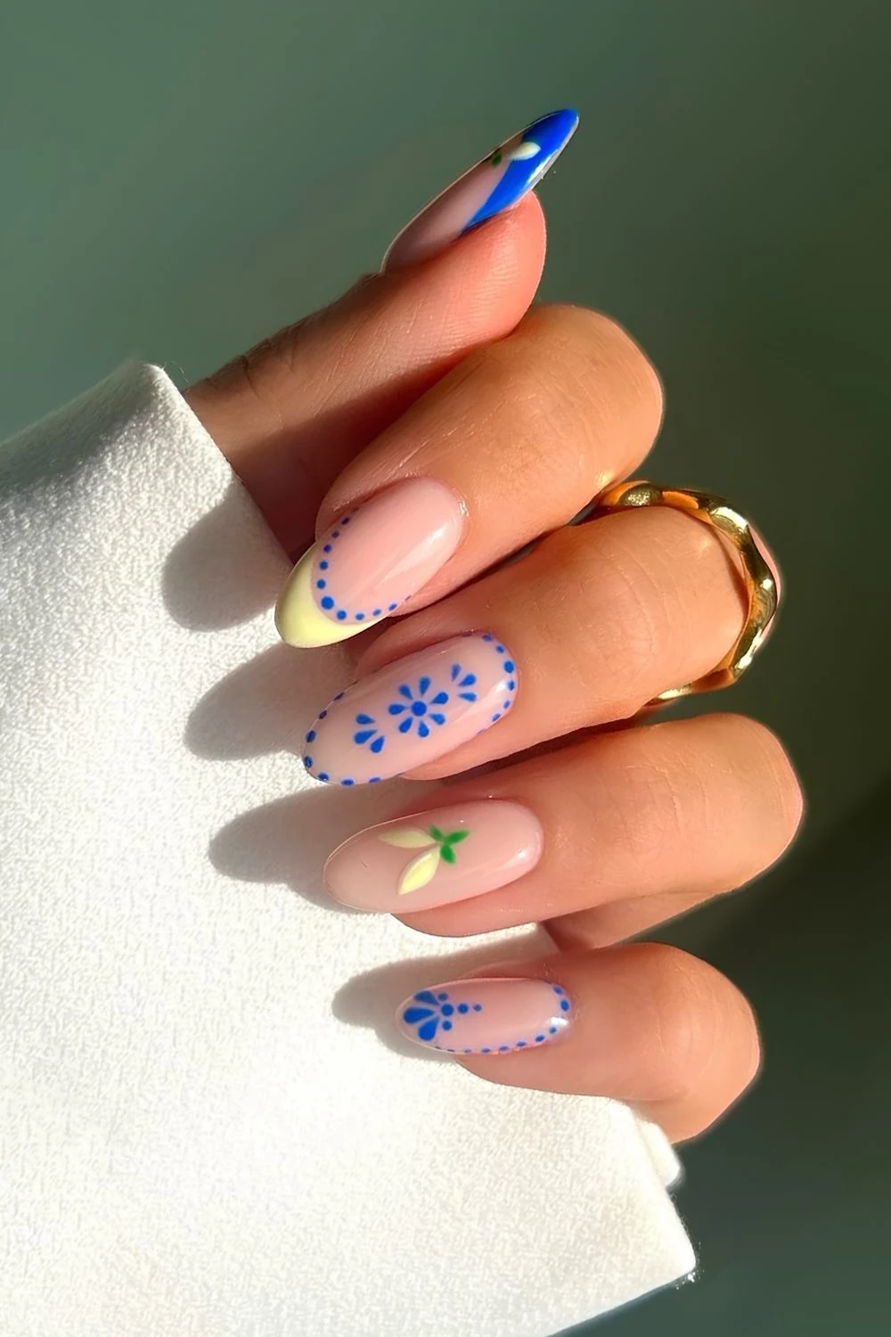 Blue and yellow Amalfi nails with lemons