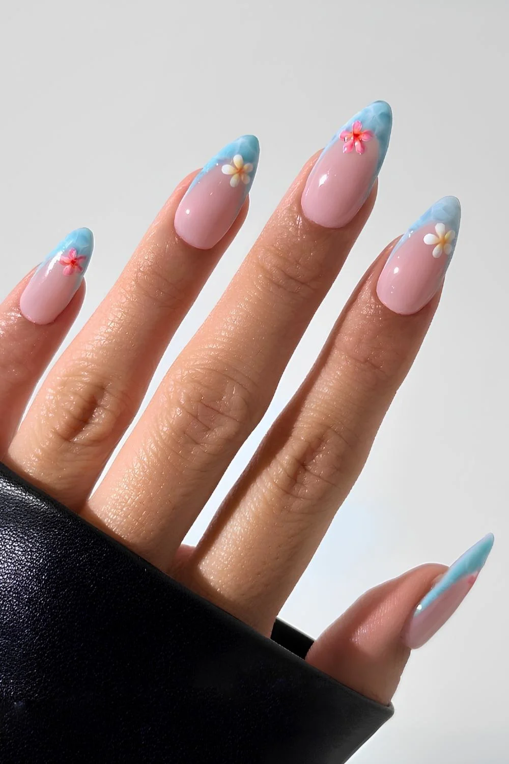 Summer Dip Nails Inspired by the Beach
