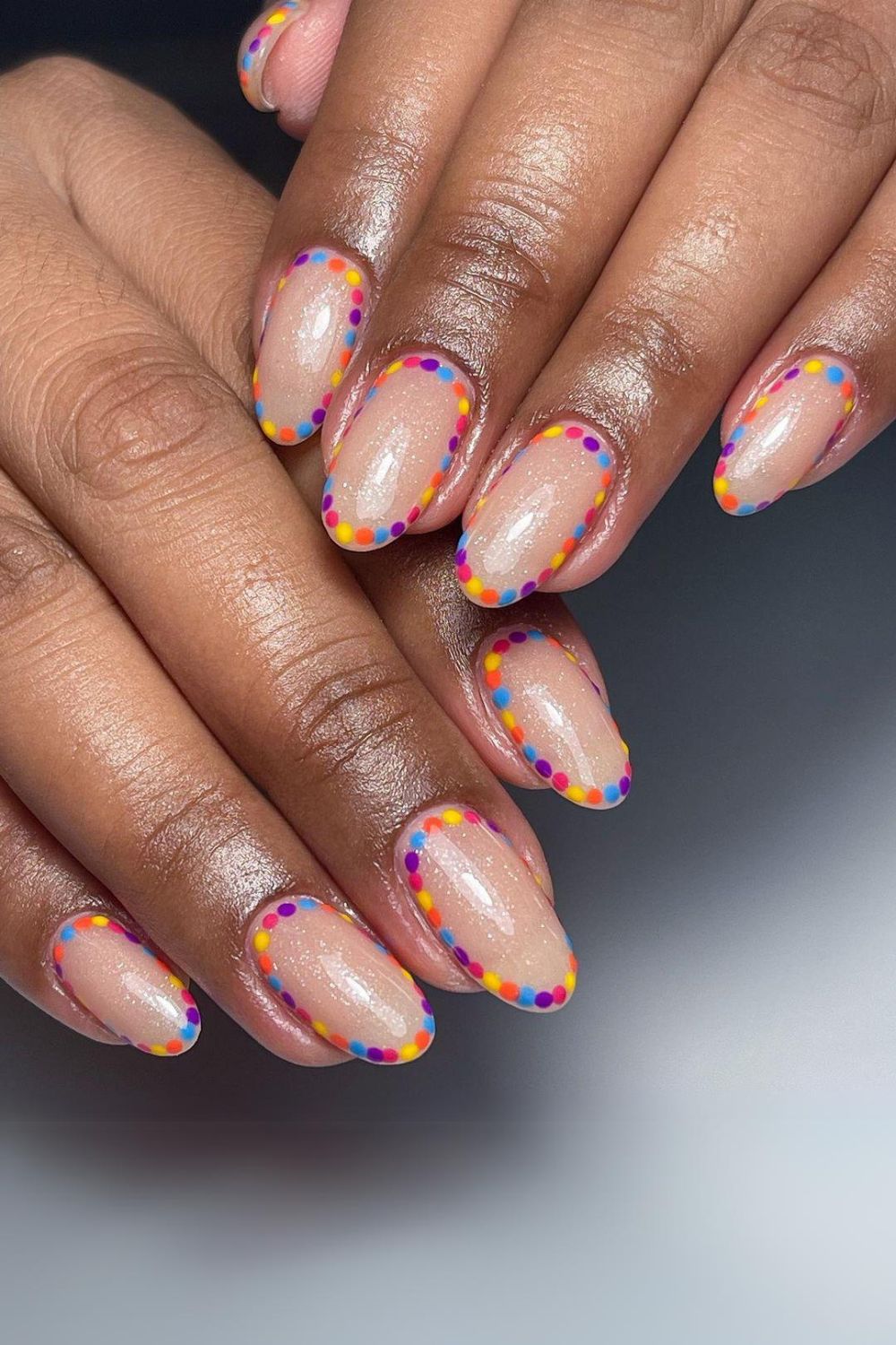 Colorful outline nails