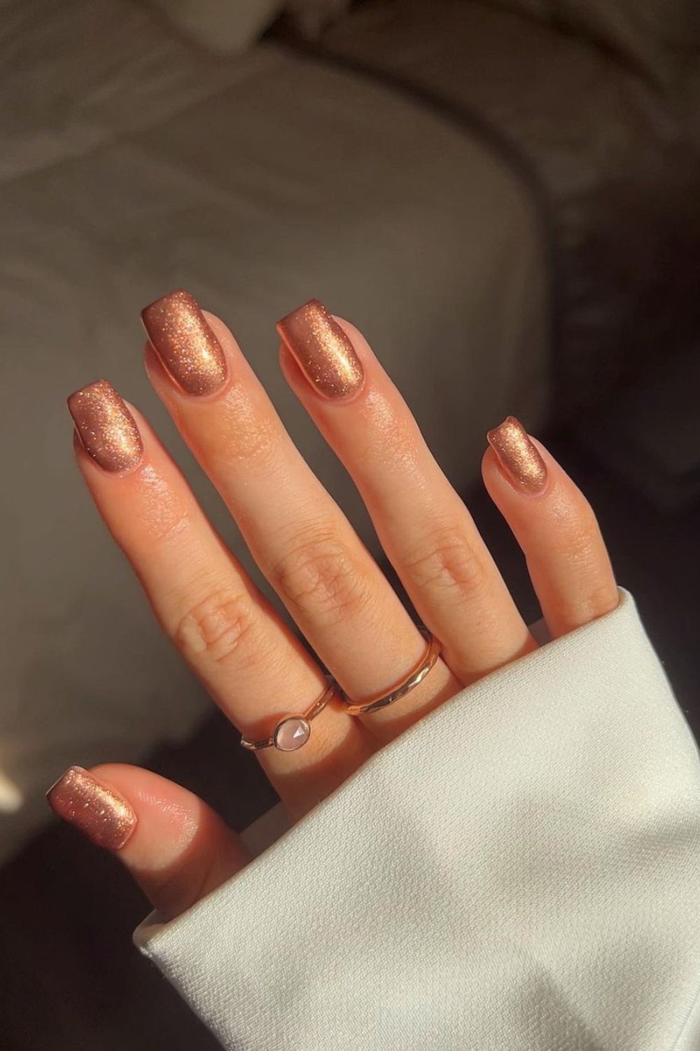 Copper-colored velvet nails