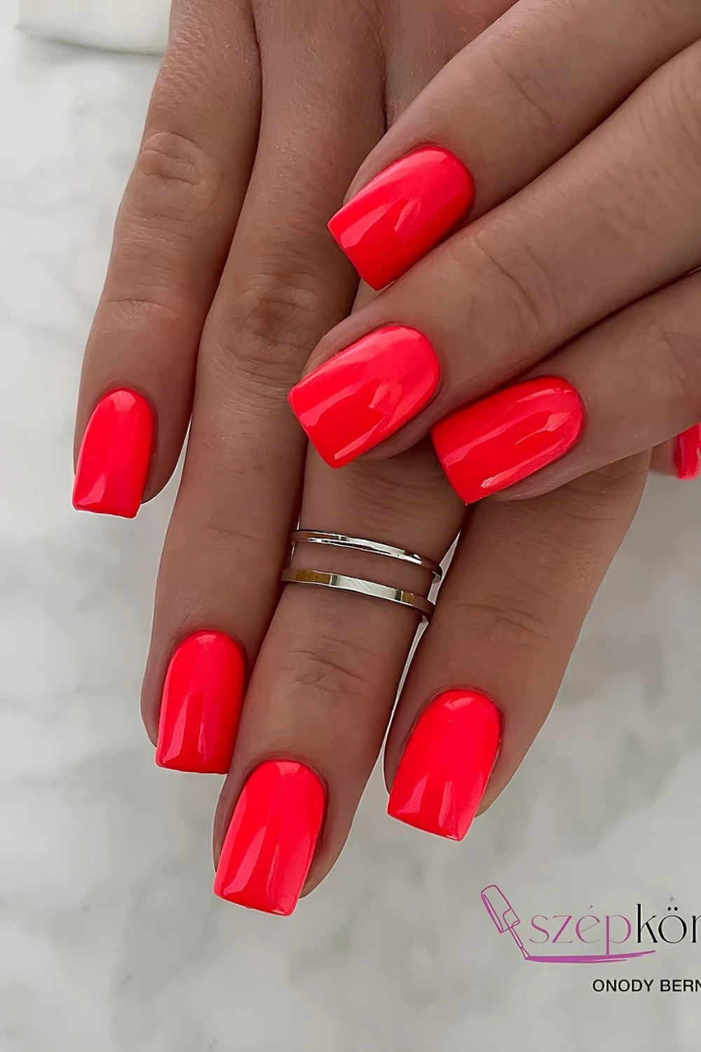 Coral red mani