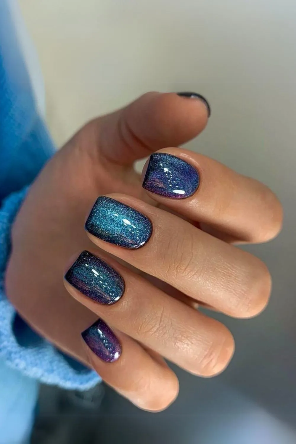 Dark blue velvet nails