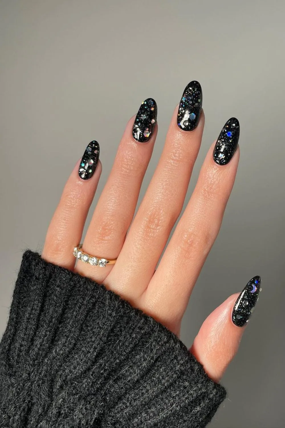 Glittery black nails