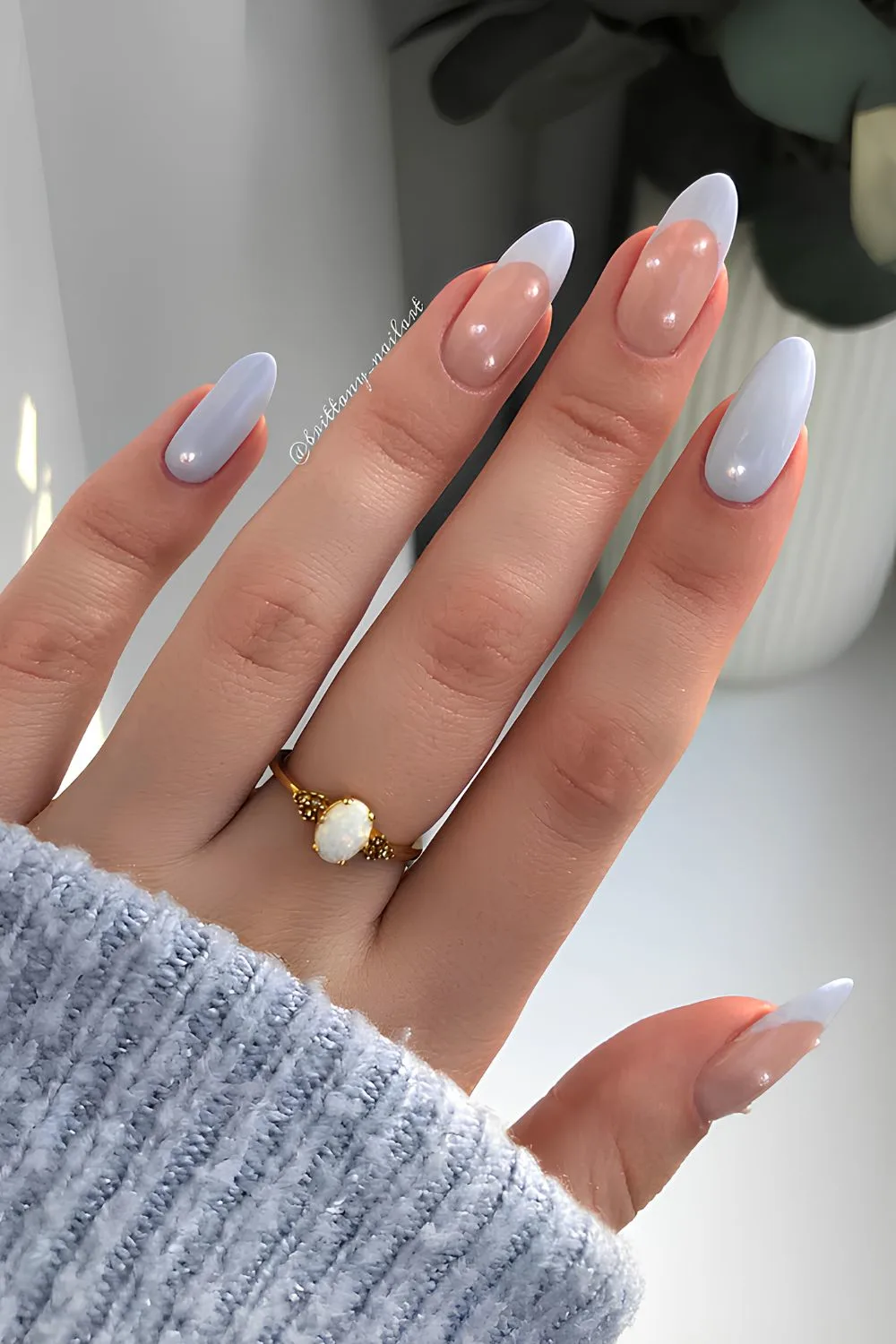 Light blue nails with pearl details