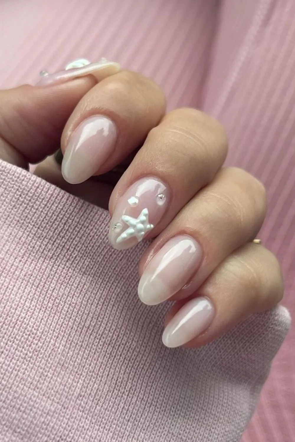 Pearly summer nails