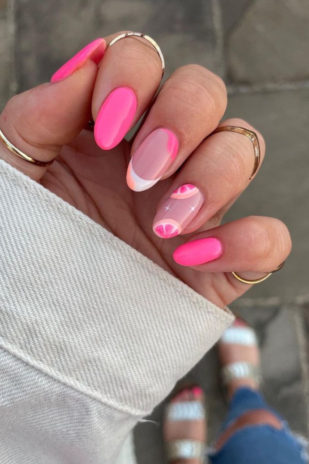 Pink nails with grapefruit details