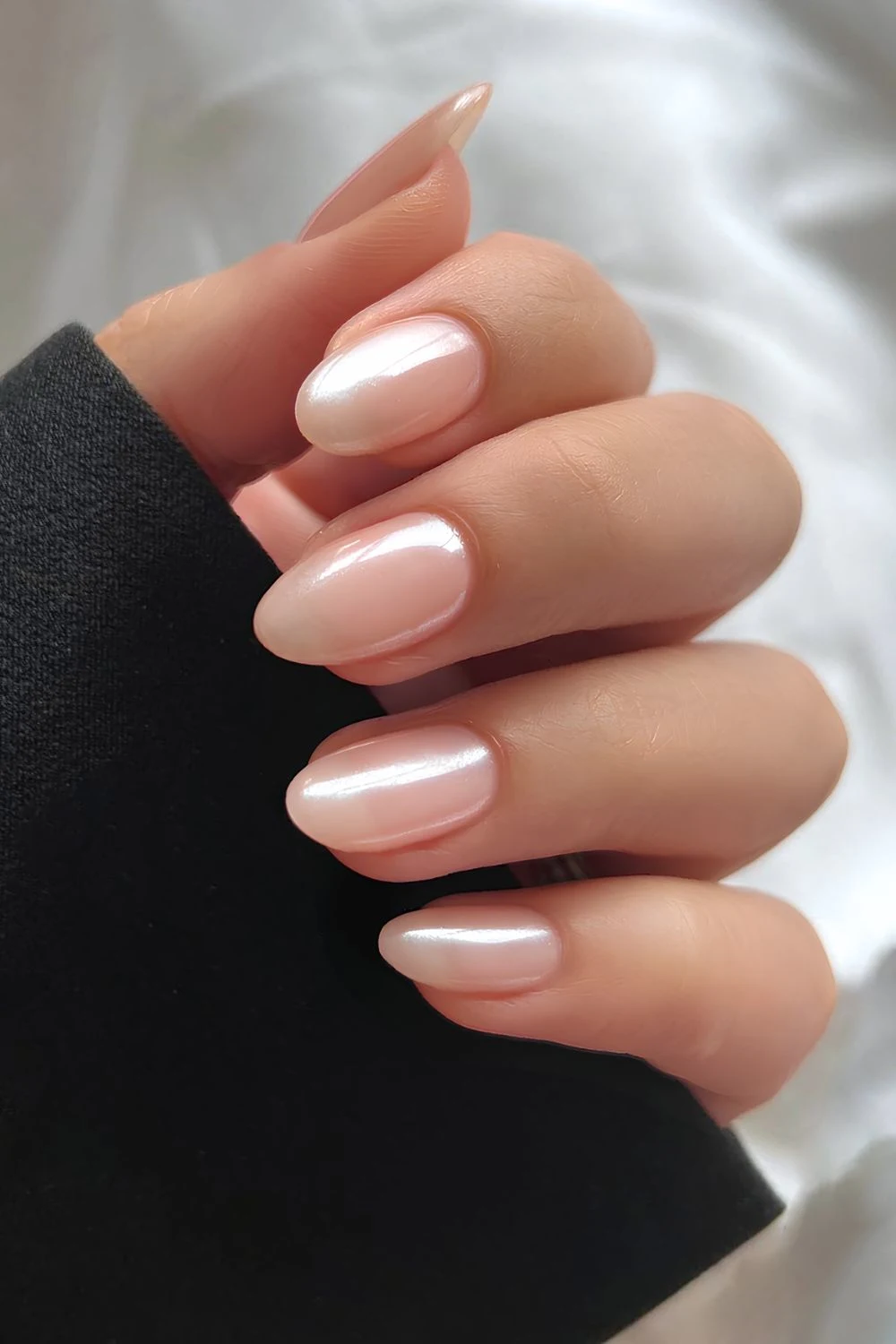 Soft peach nails with chrome effect