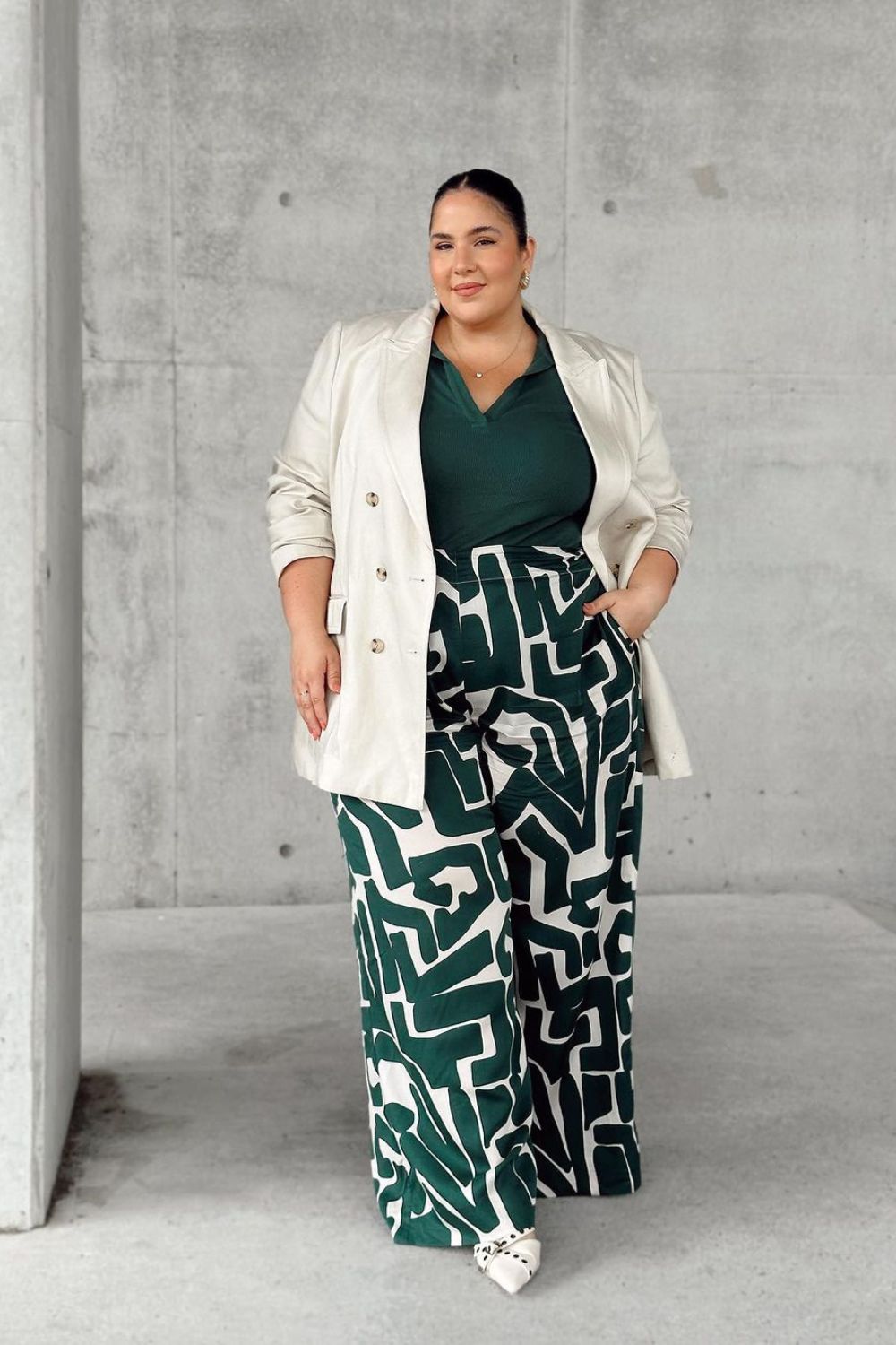 business casual loook for curvy women