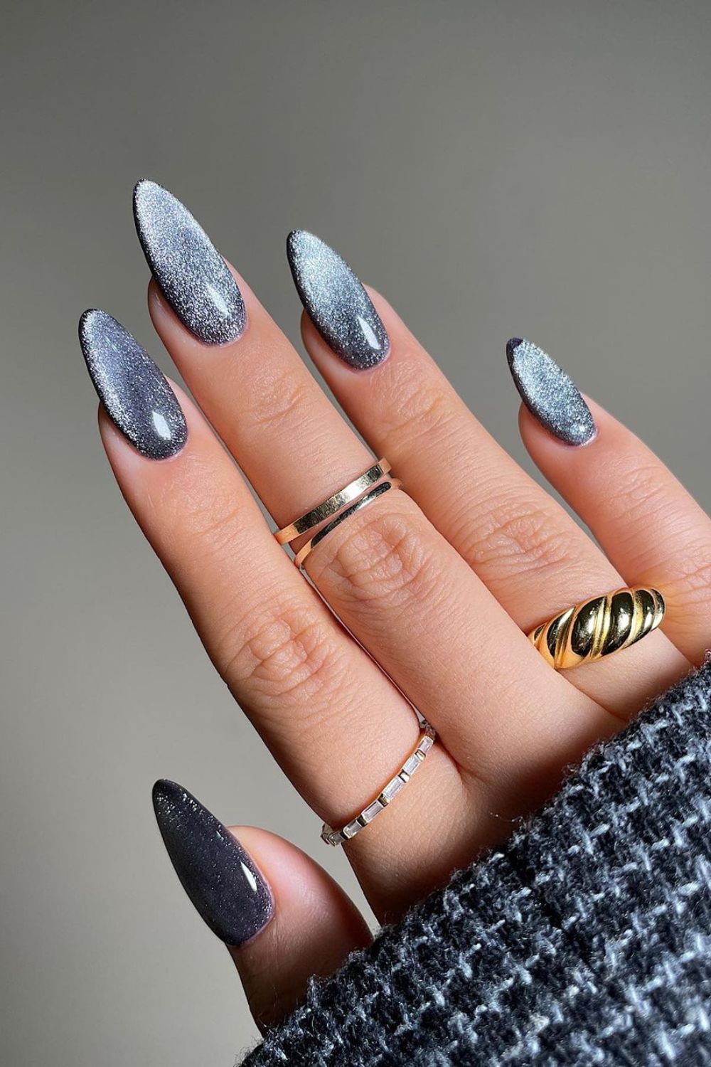 dark blue end grey velvet nails