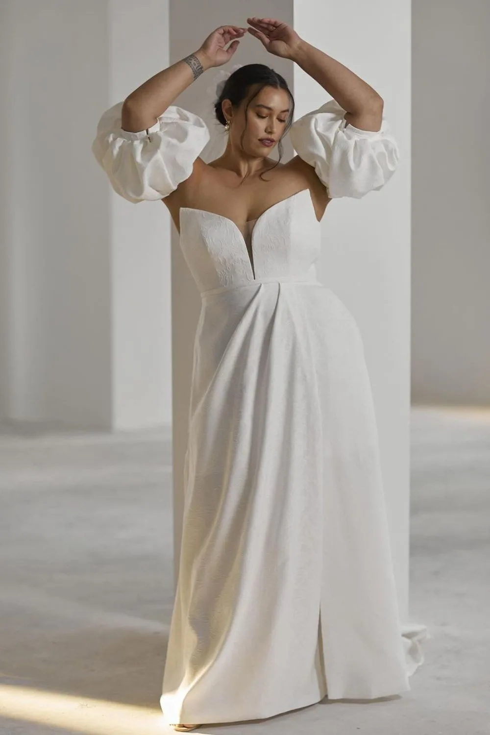 detachable puff sleaves wedding dress