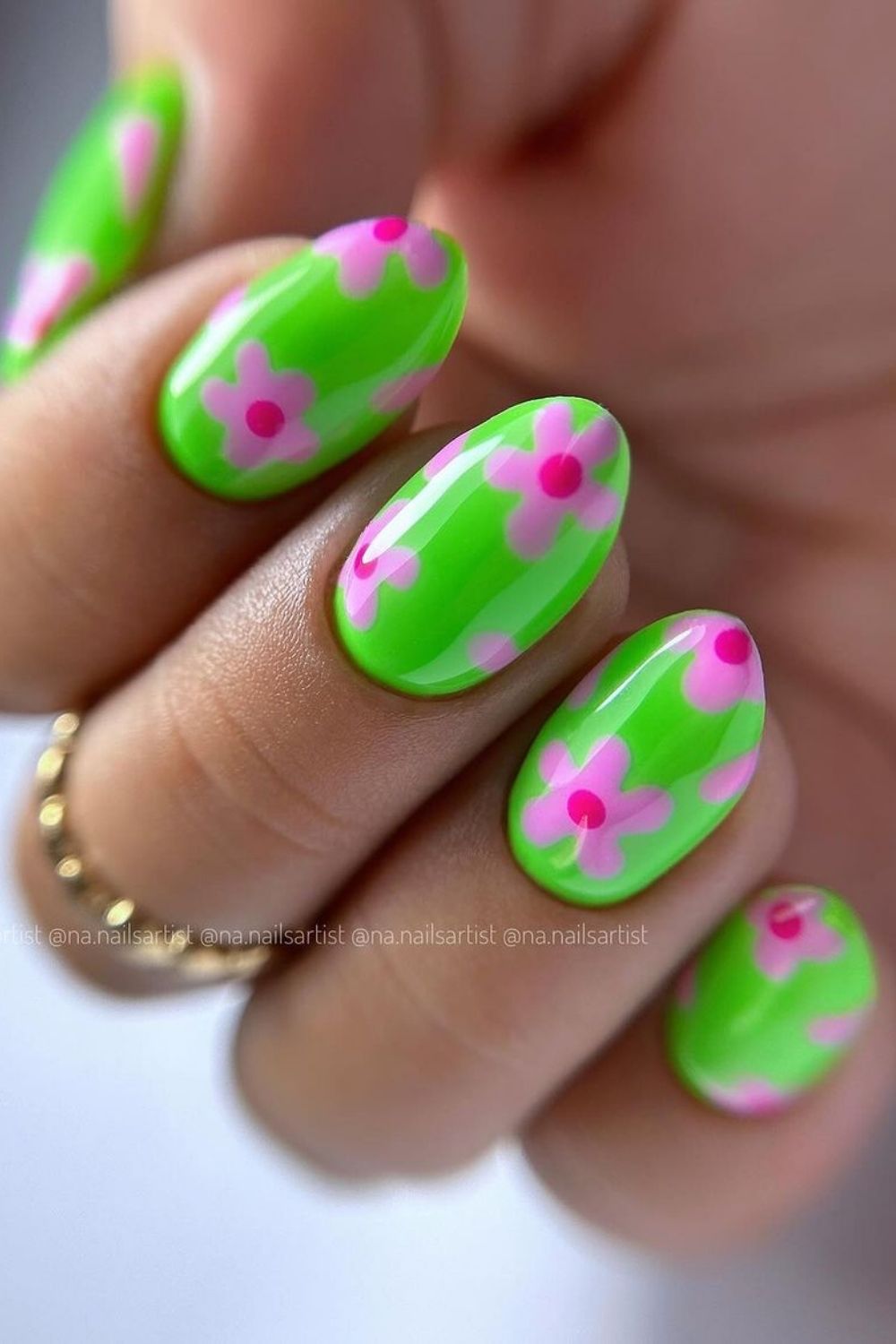 green short nails with pink flowers