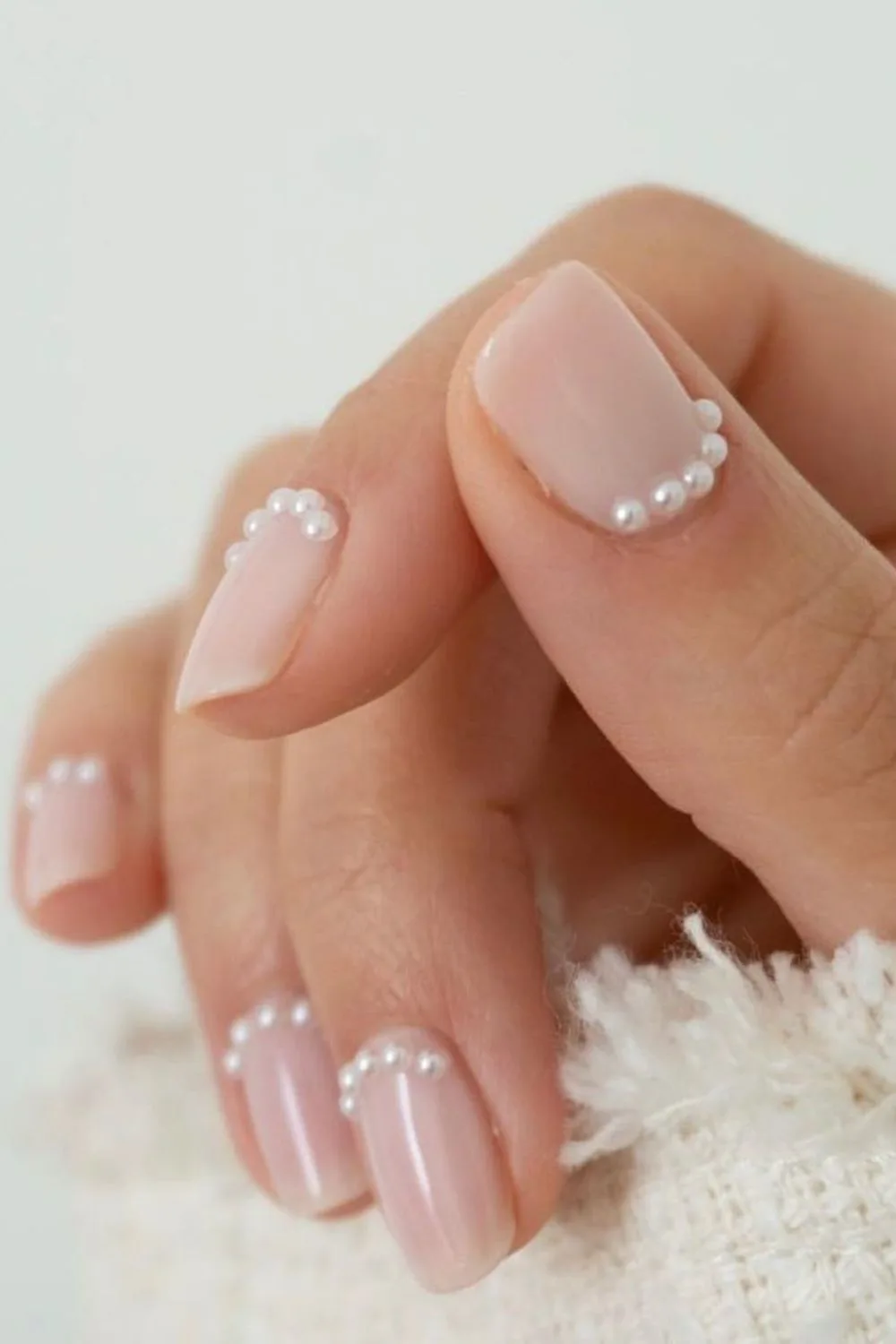 short wedding nails with pearls