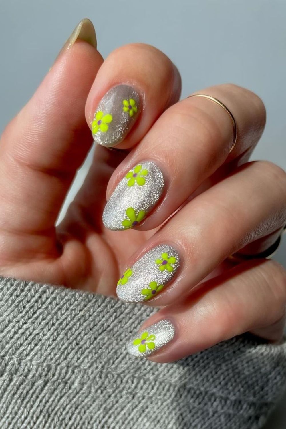 silver velvet nails with flowers