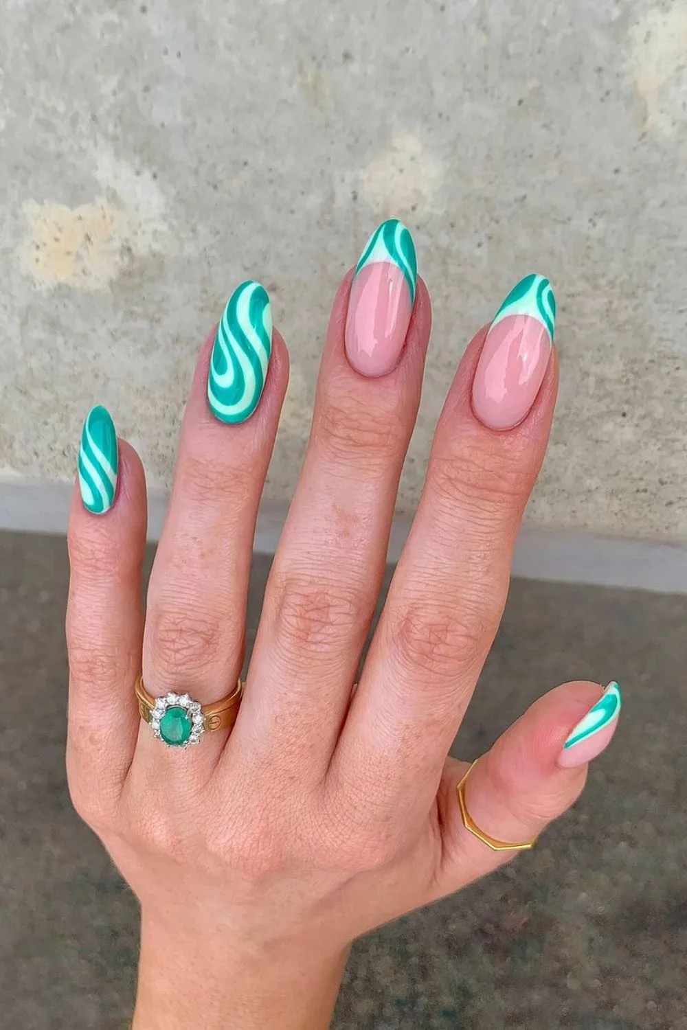 swirly green summer nails