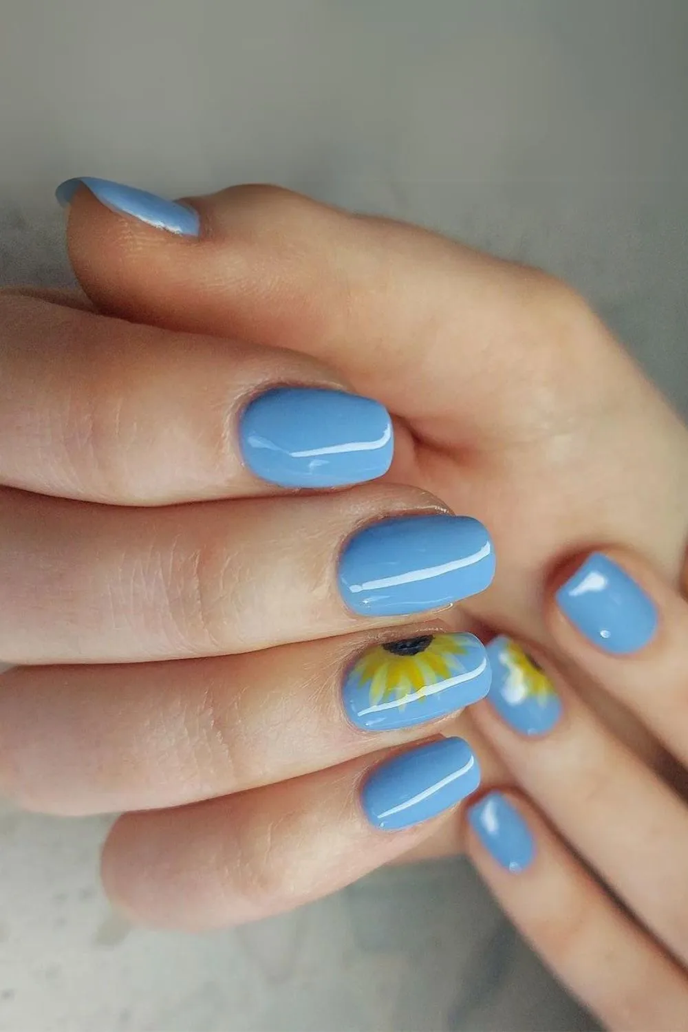 Blue sunflower nails