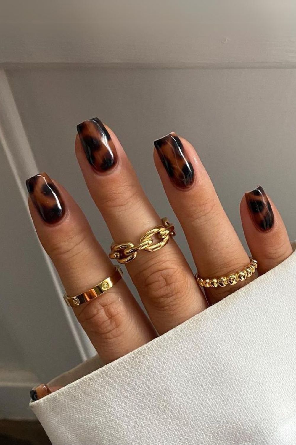 Brown tortoise shell mani