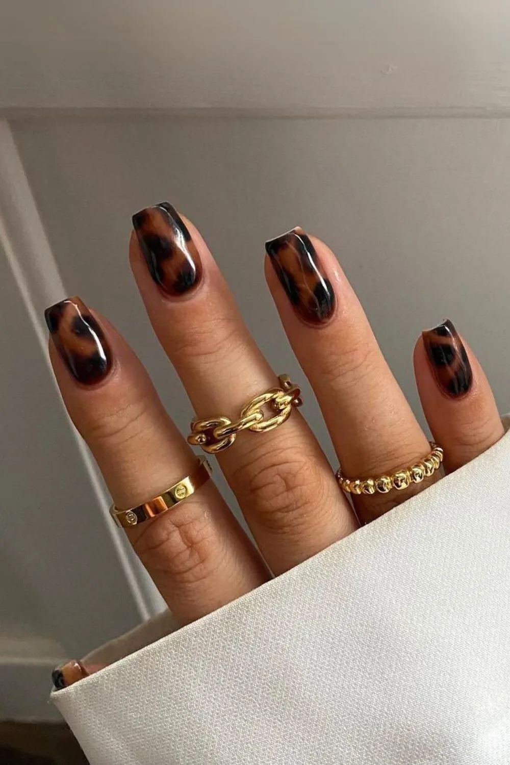 Brown tortoise shell mani