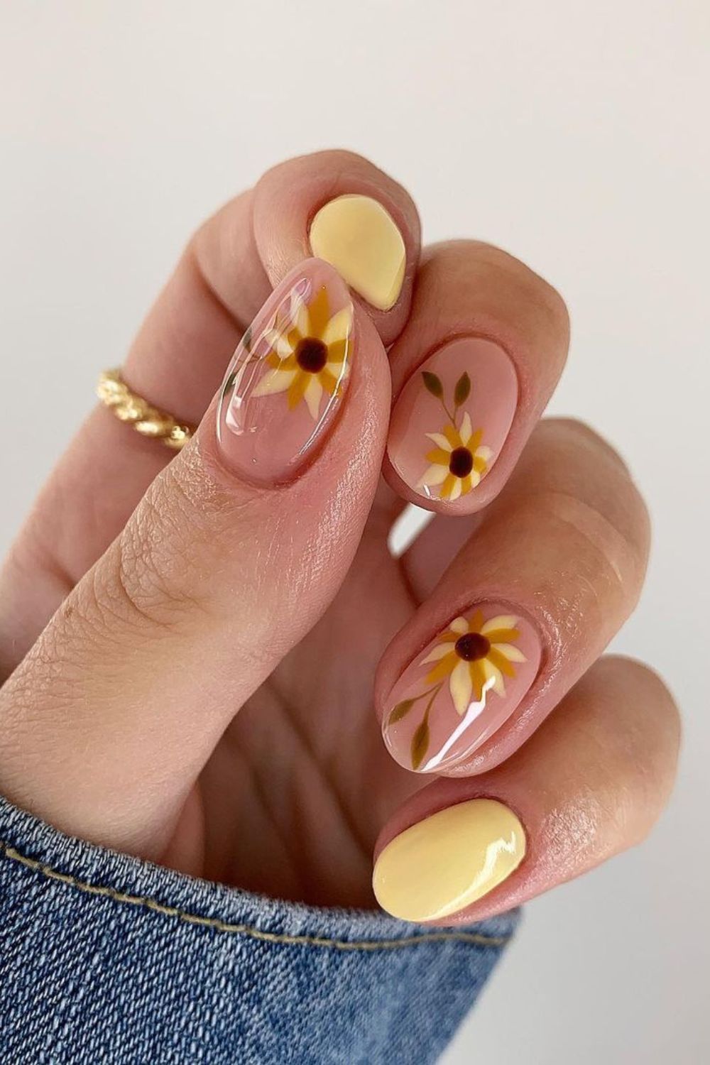 Butter yellow sunflower nails