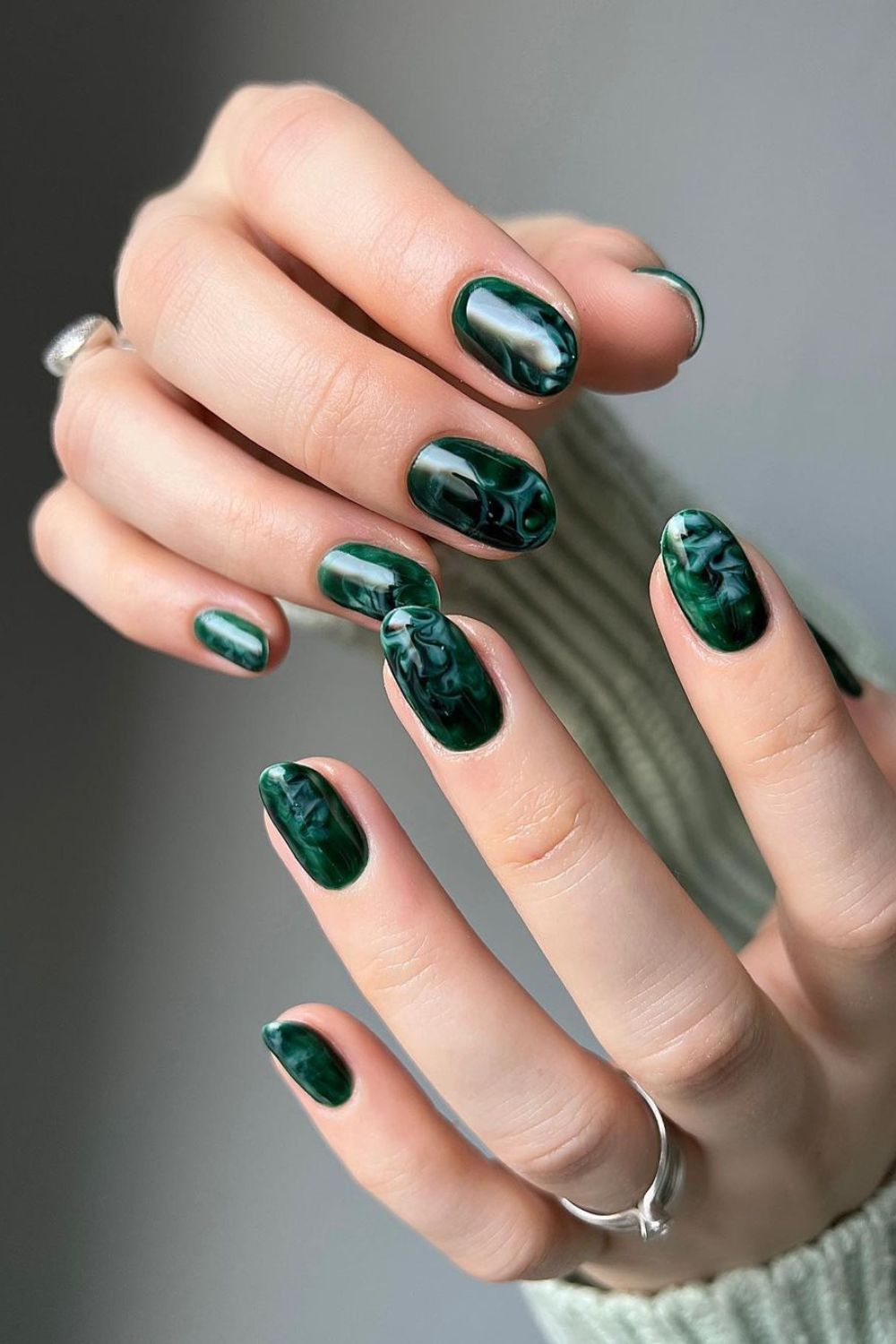 Dark green marble mani