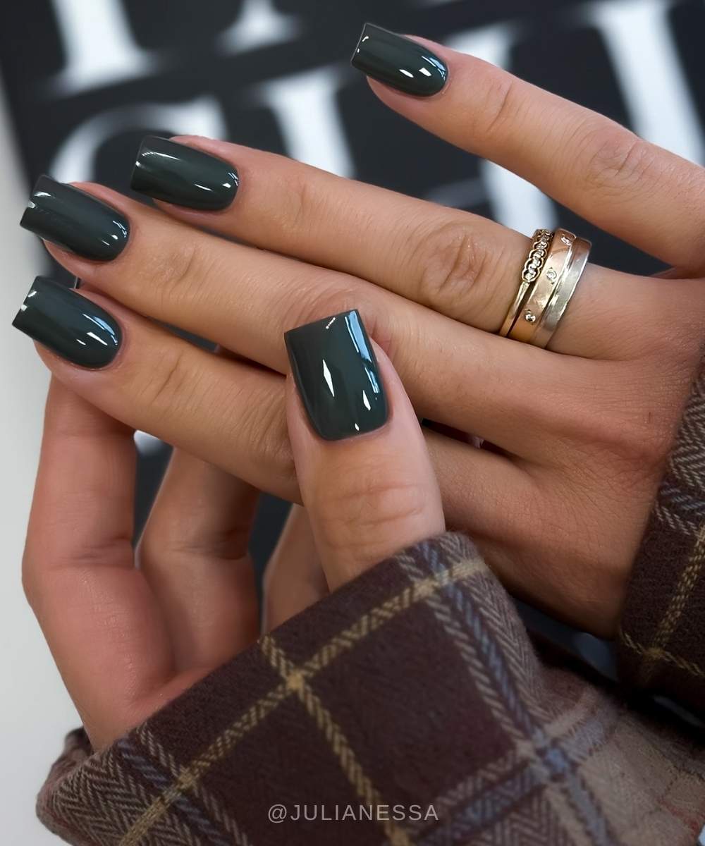 Full coverage dark green manicure