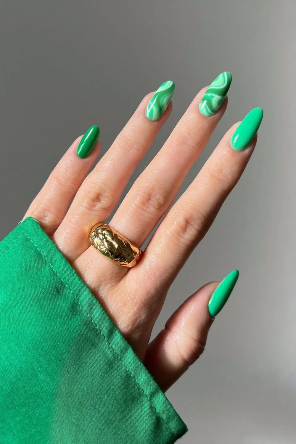 Green nails with swirls