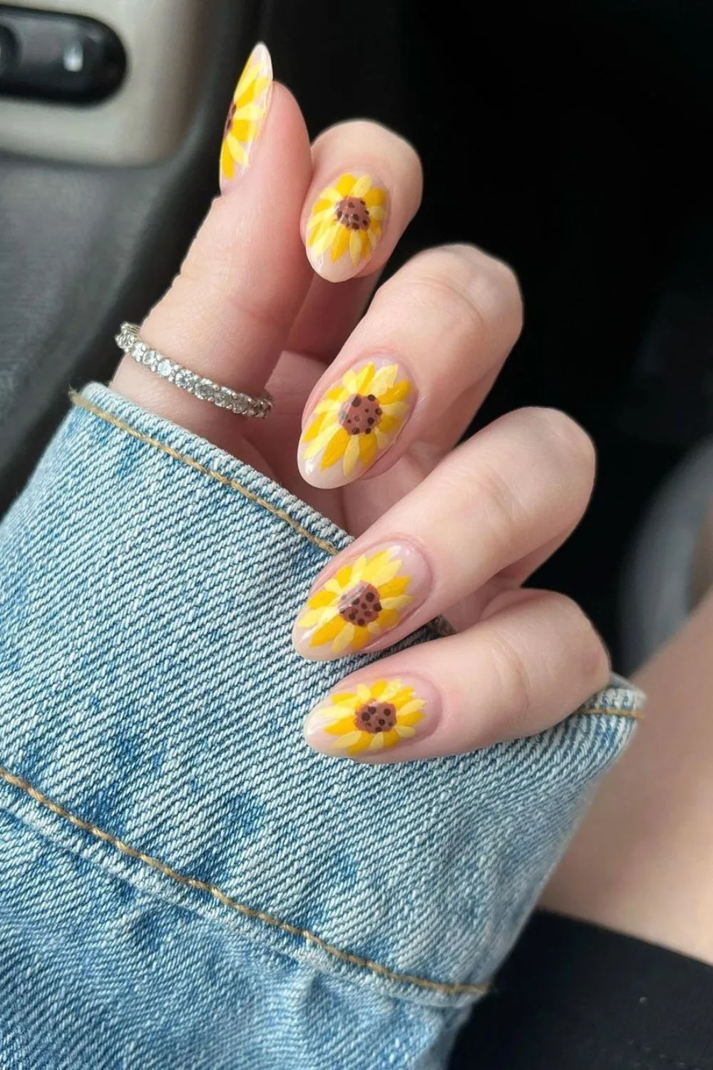 Nails with bold sunflowers