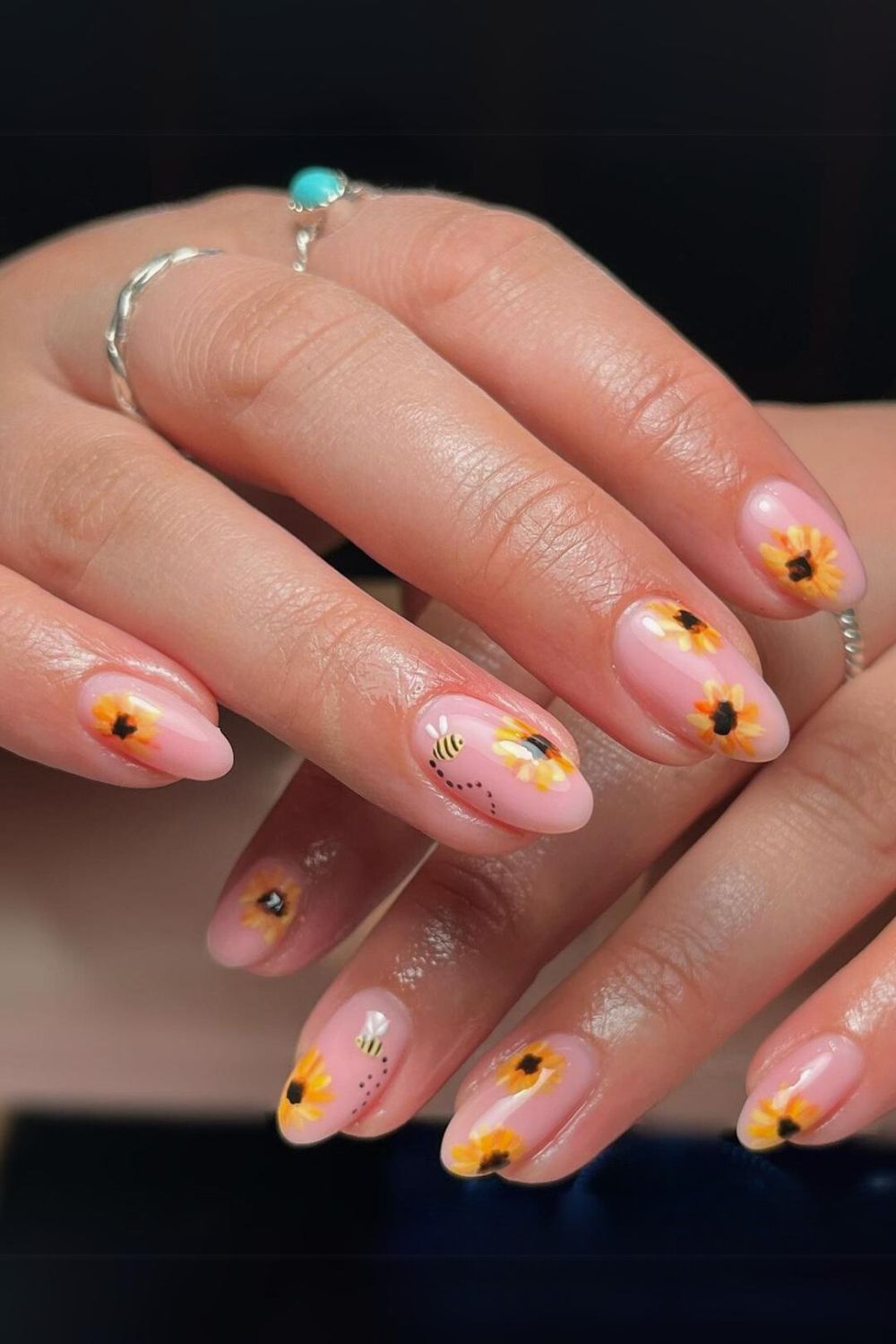 Nails with sunflowers and bees