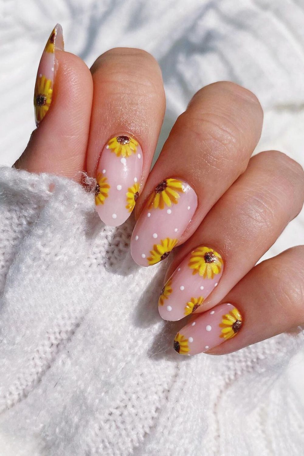 Nails with sunflowers and polka dots