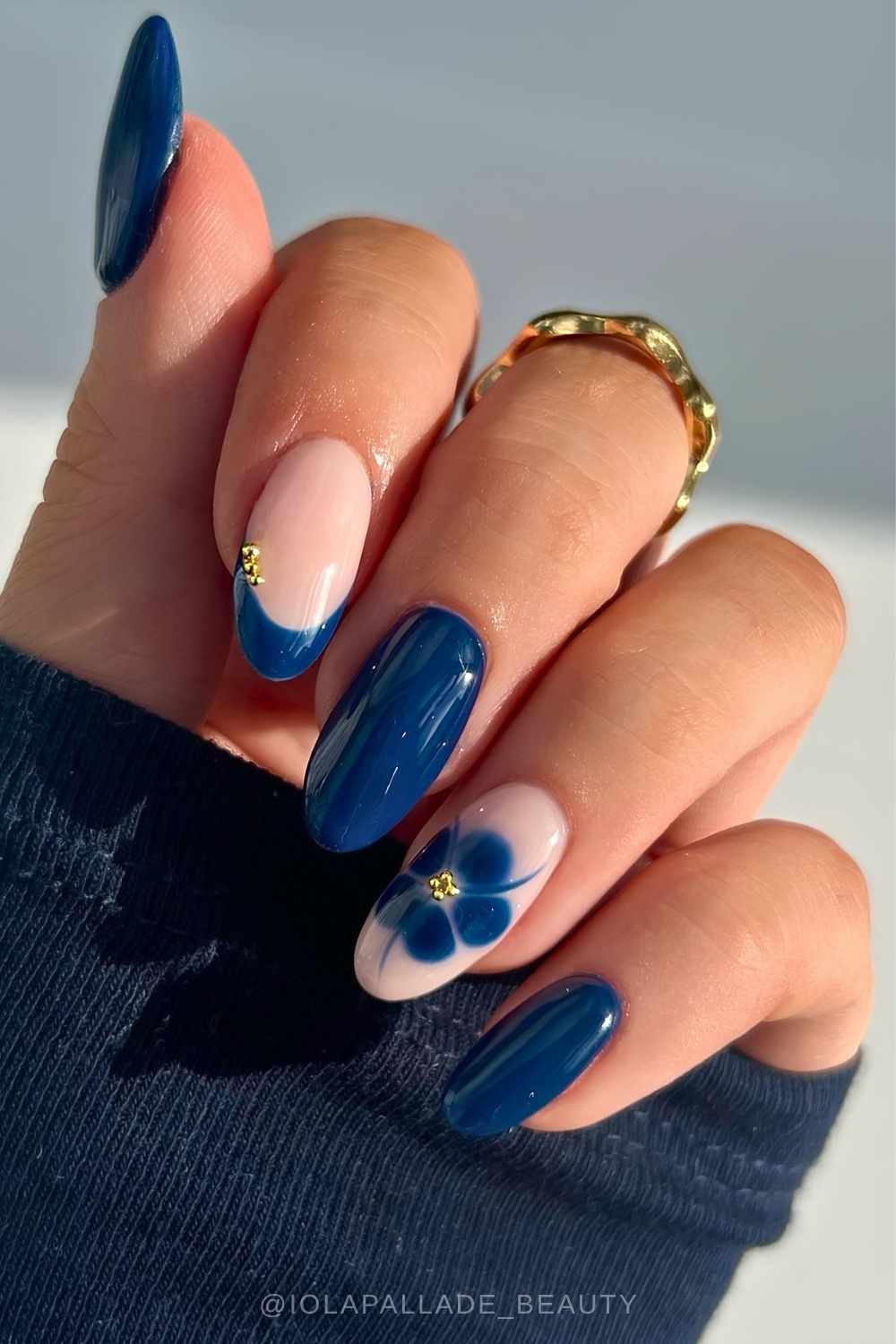 Navy blue mani with blooming gel flowers and gold beads