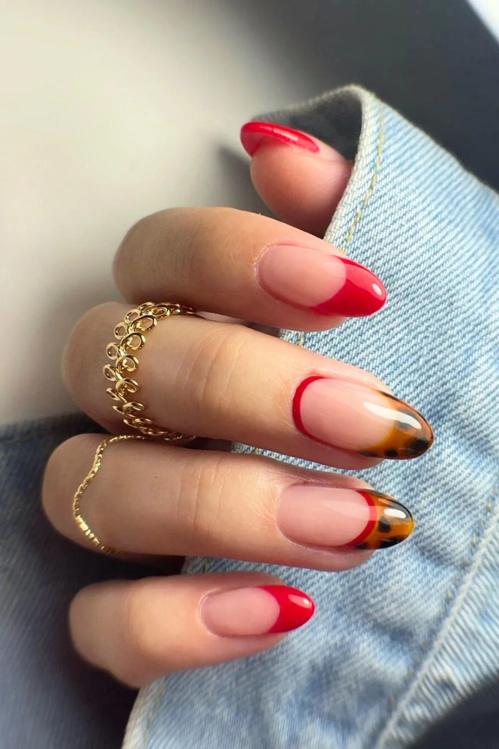 Red and tortoise nails