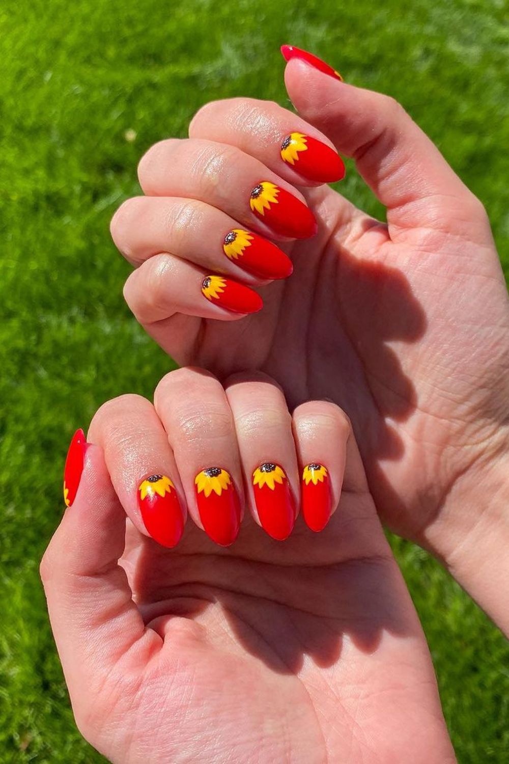 Red sunflower nails