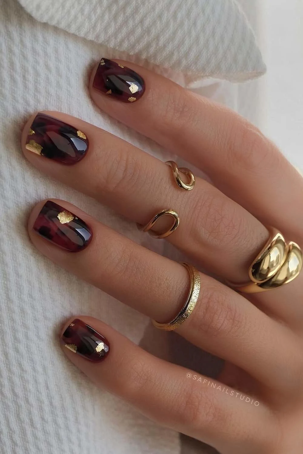 Short tortie shell nails with gold foil