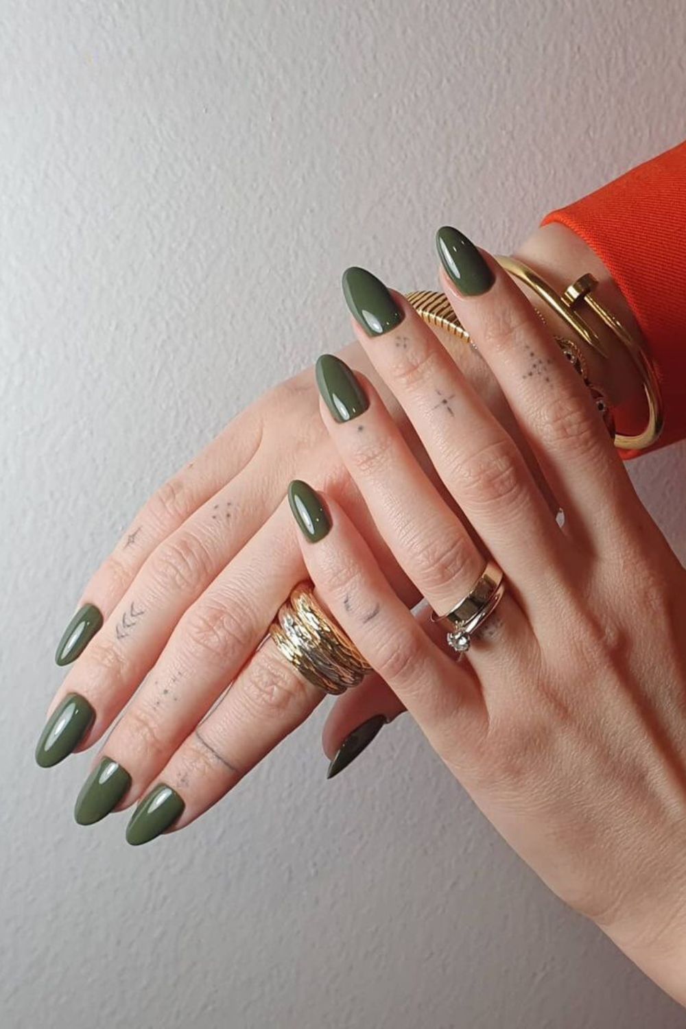 Solid hunter green manicure