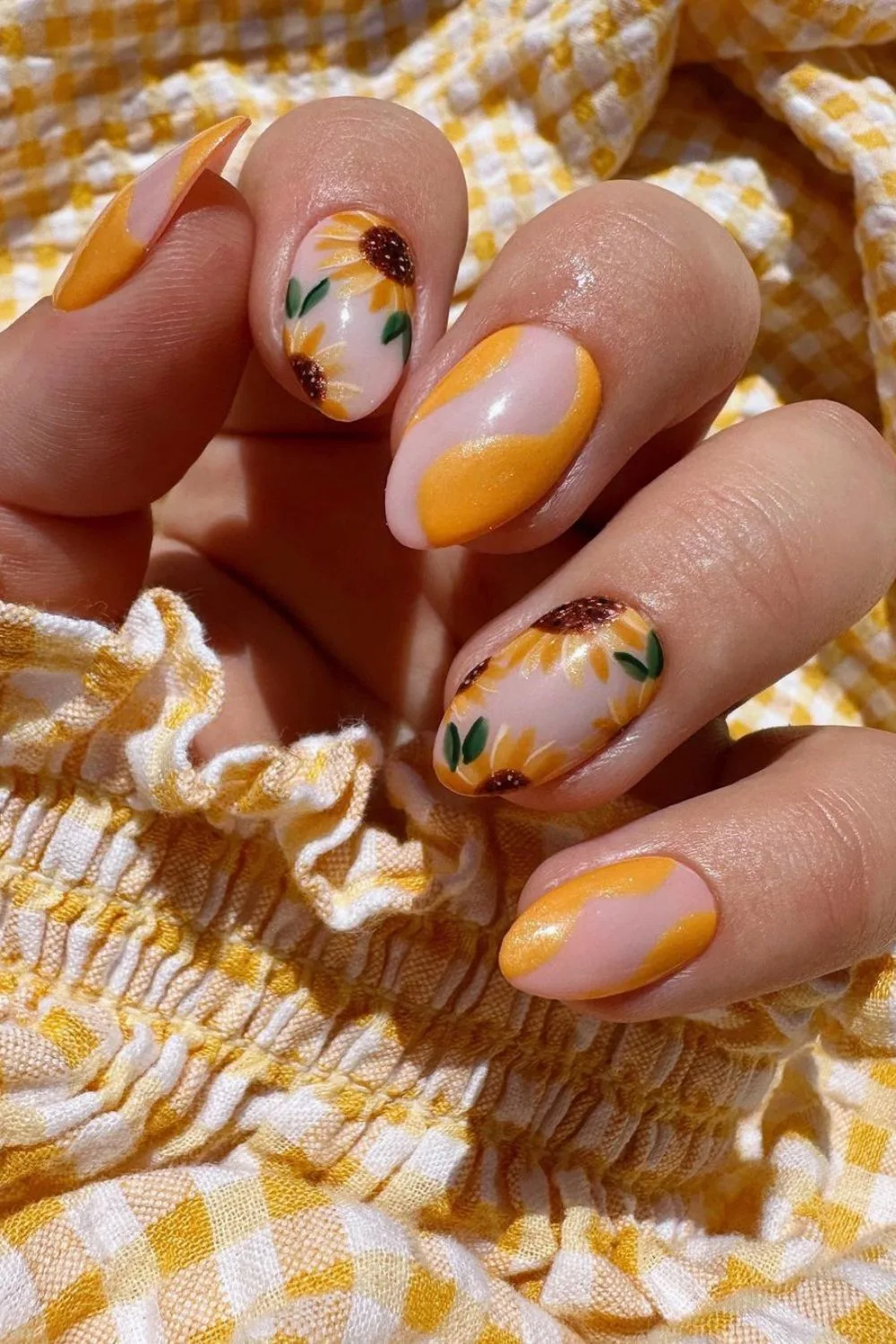 Swirly sunflower nails