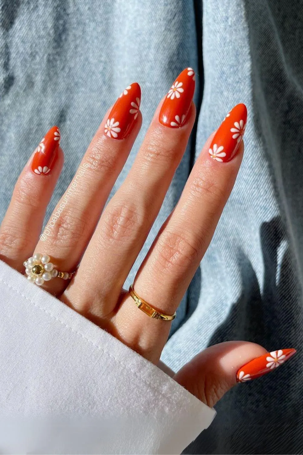 Terracotta nails with white daisies