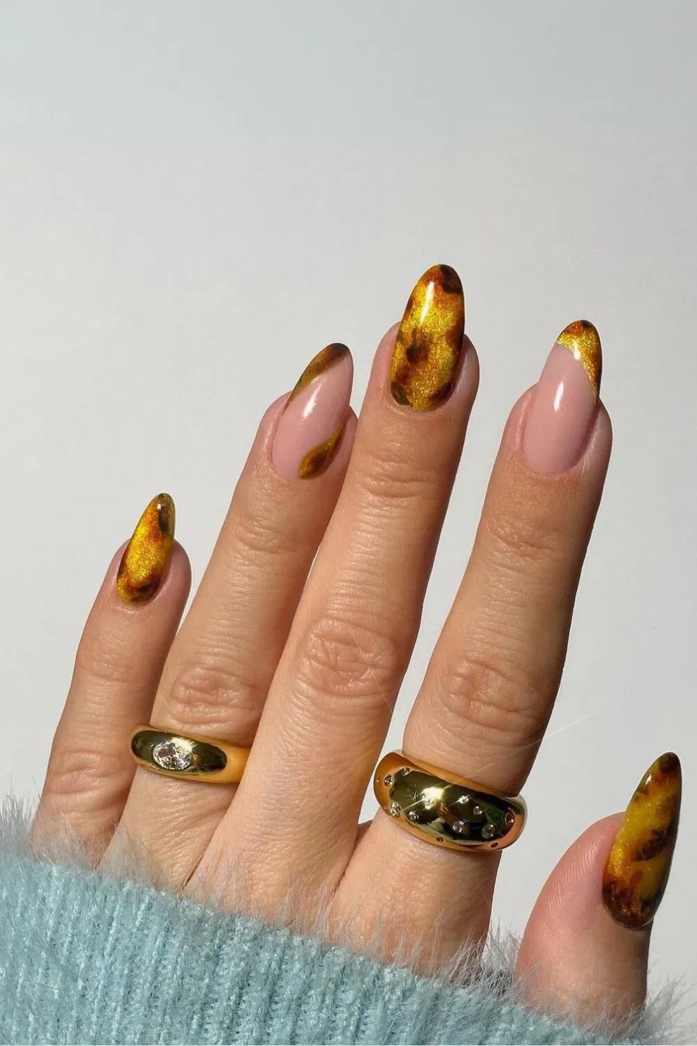 Velvet tortoise nails