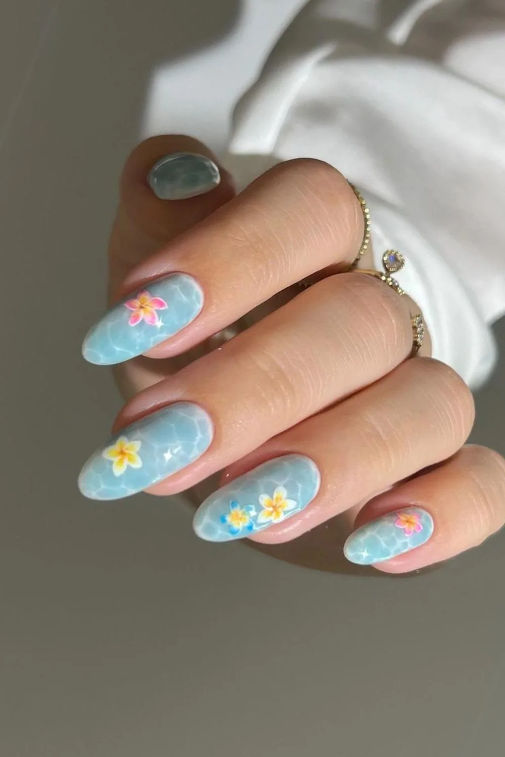 Water effect nails