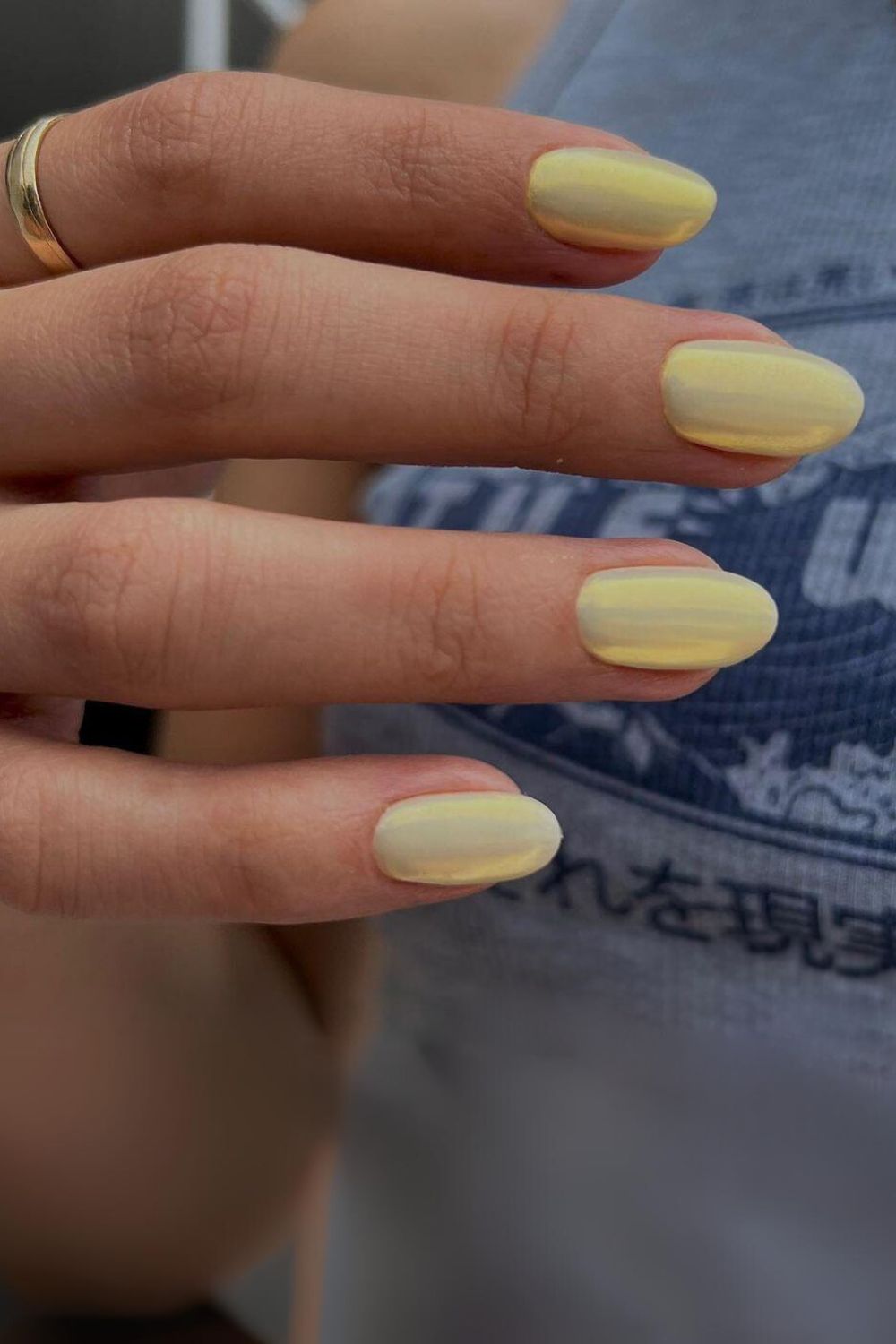 Pale yellow chrome nails