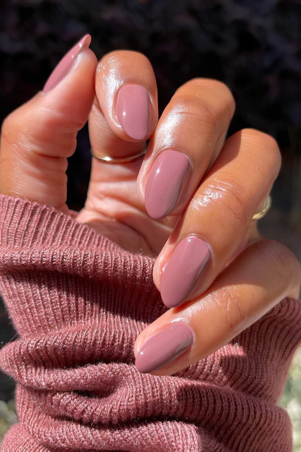 Almond shaped mauve manicure