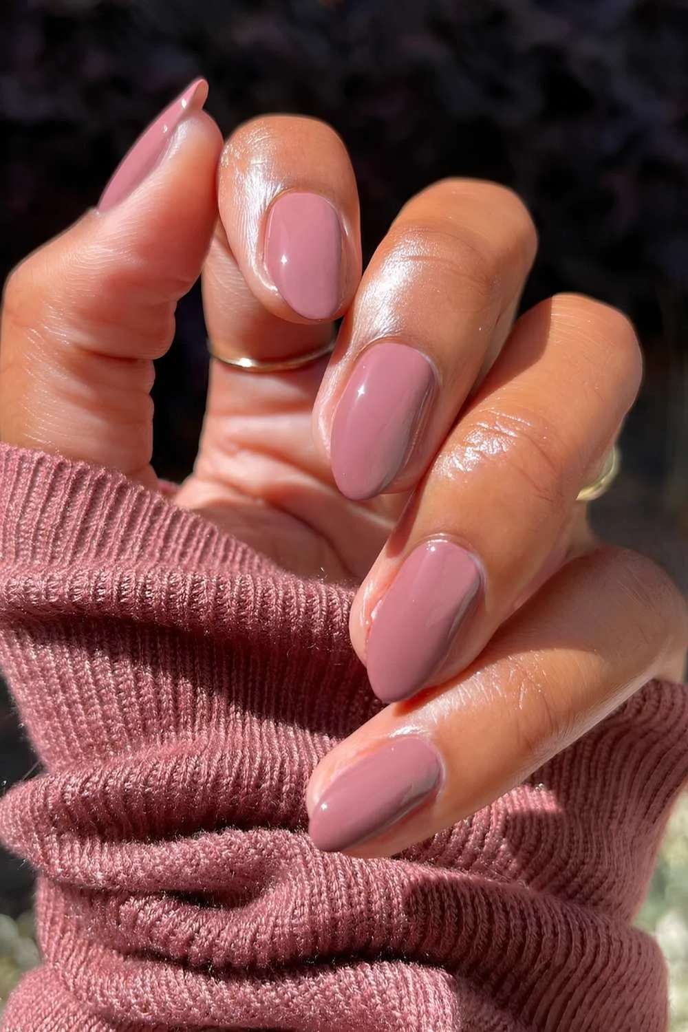 Almond shaped mauve manicure